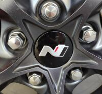 Hub cap with Hyundai N-logo (1 piece)